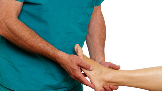 Ayak Ağrısı Belirtileri ve Tedavisi